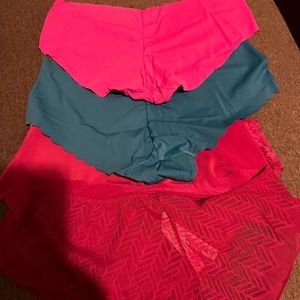 Victoria secret panties wash and clean ready for a new home like-new no holes!!!